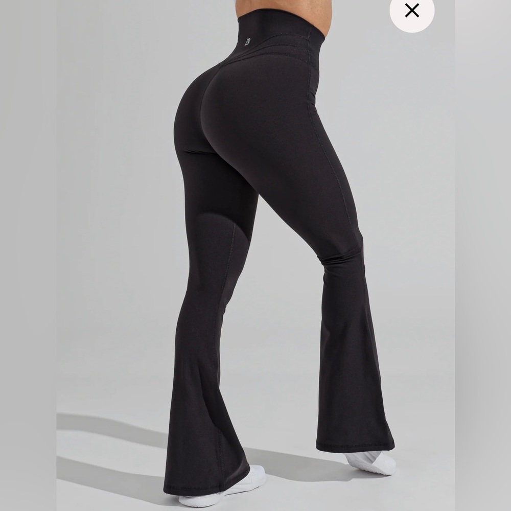 Buff bunny Foxy Flare Legging size L NWT
